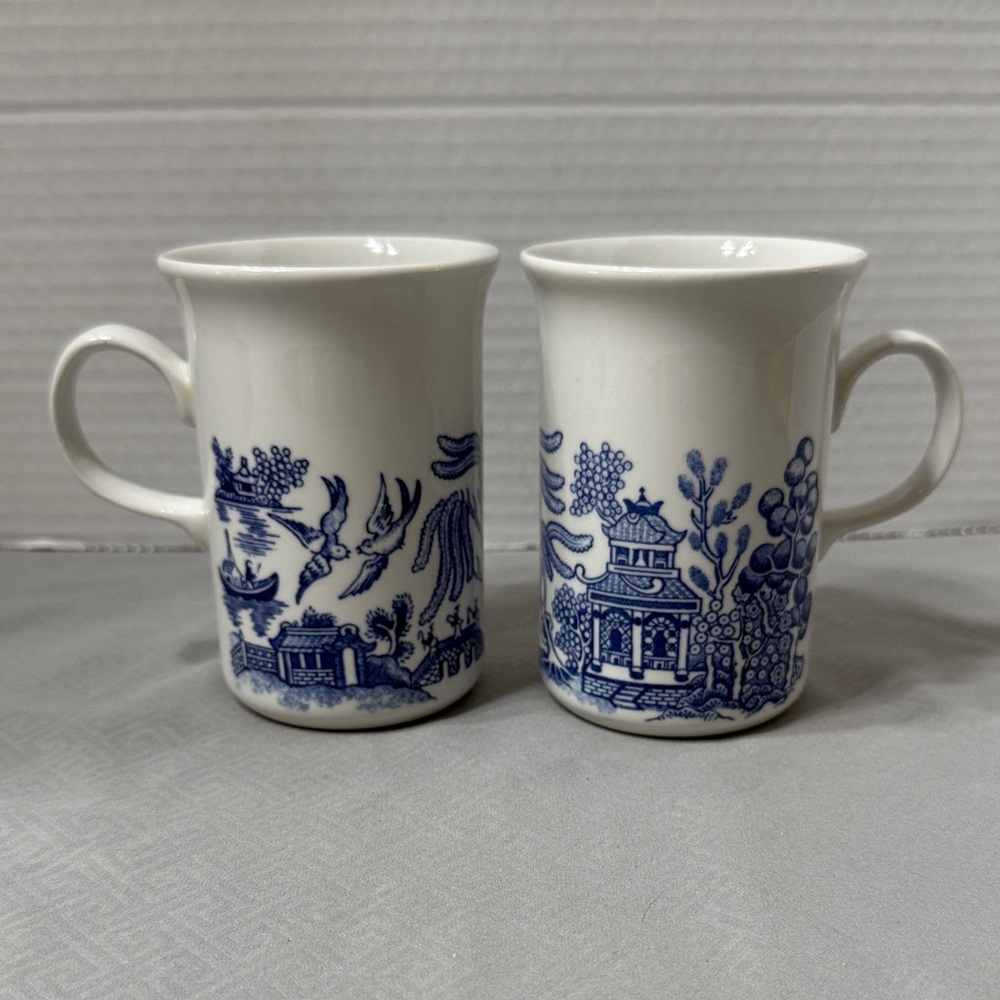 Vintage Churchill Blue Willow Coffee Tea Mugs Cups Ironstone England Set of 2